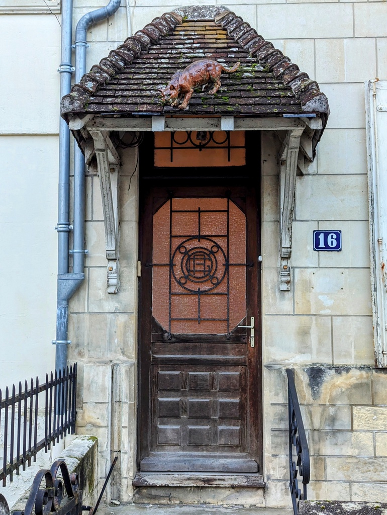 Cat sculpture on porch roof